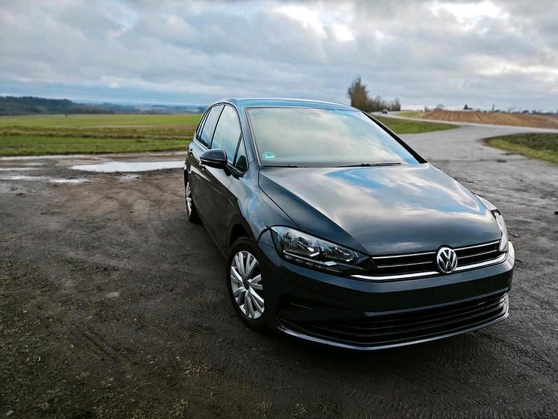 Gebraucht VW Golf Trendline 85 PS (62 kW) 2018 Grau SUV