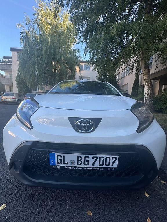 Weiß Gebraucht 2022 Toyota Aygo Kleinwagen | 12.000 € (Superpreis) - Bild 1/4