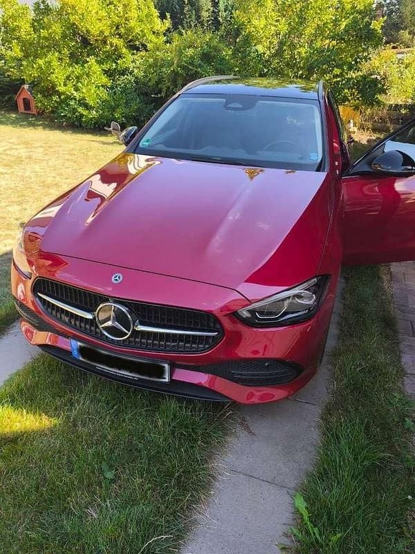 Rot Gebraucht 2023 Mercedes C300e Avantgarde Kombi | 35.399 € (Superpreis) - Bild 1/4