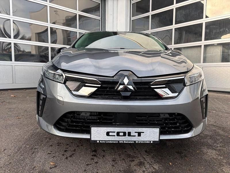 Neu Mitsubishi Colt Plus 91 PS (66 kW) 2026 Grau Limousine