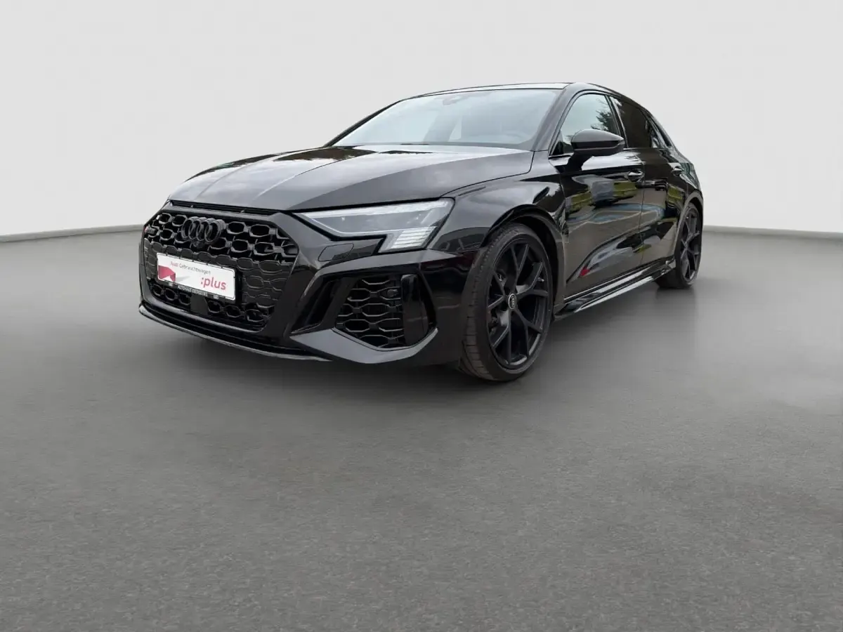 Gebraucht Audi RS3 Sportback Ambiente 400 PS (294 kW) 2024 Mythosschwarz metallic Kleinwagen