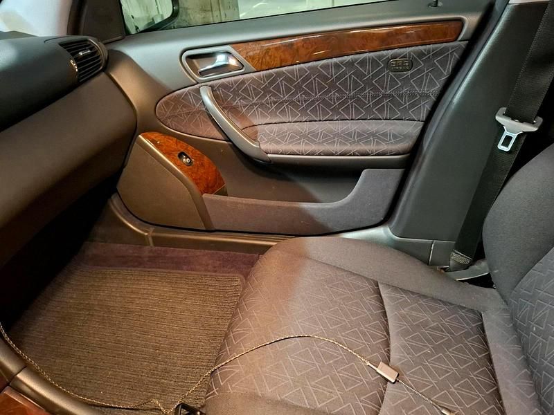 Gebraucht Mercedes C320 218 PS (160 kW) 2001 Blau Limousine