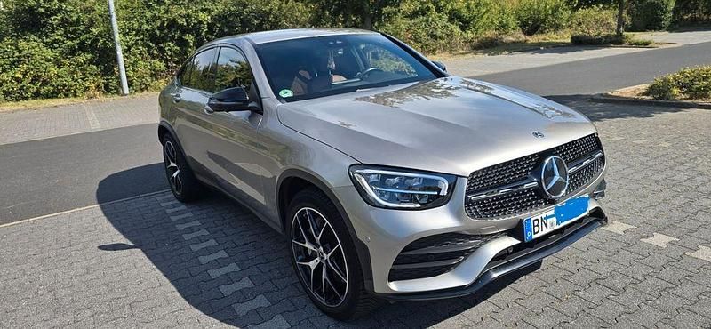 Grau Gebraucht 2024 Mercedes GLC300 AMG line Coupé | 58.200 € (Guter Preis) - Bild 1/4