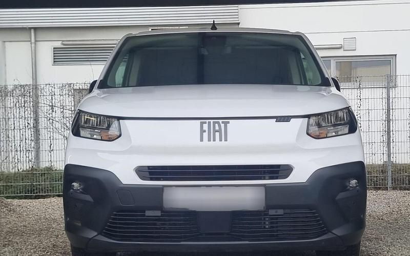 Gebraucht 2024 Fiat Doblò Van / Kleinbus | 25.200 € (Fairer Preis) - Bild 1/4