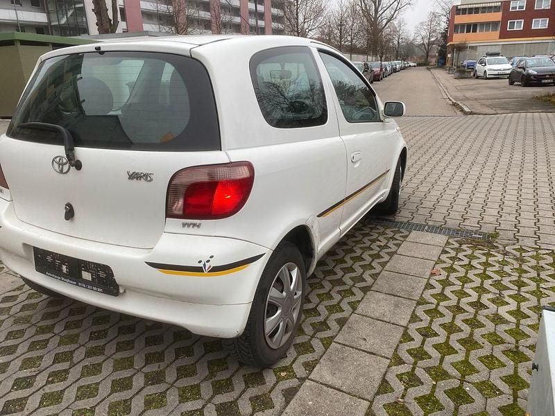 Gebraucht Toyota Yaris 68 PS (50 kW) 2003 Weiß Limousine
