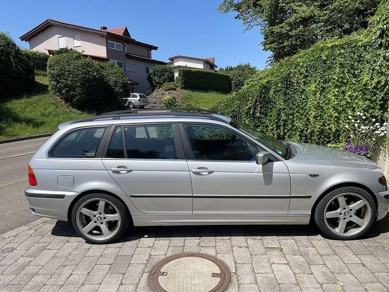 Grau Gebraucht 2003 BMW 320 Kombi | 2.800 € (Guter Preis) - Bild 1/4