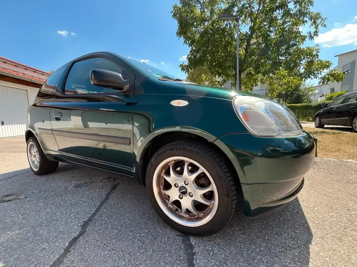 Gebraucht Toyota Yaris 68 PS (50 kW) 2003 Grün Kleinwagen