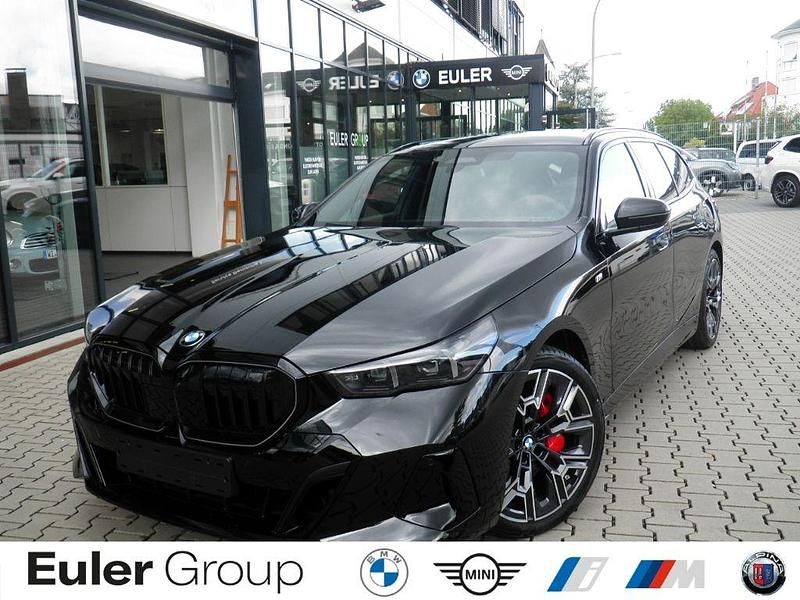 Black sapphire metallic Gebraucht 2025 BMW 540 Performance Kombi | 91.799 € - Bild 1/4