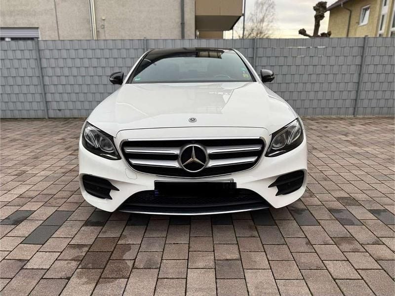 Weiß Gebraucht 2019 Mercedes E200 Limousine | 21.500 € (Guter Preis) - Bild 1/4