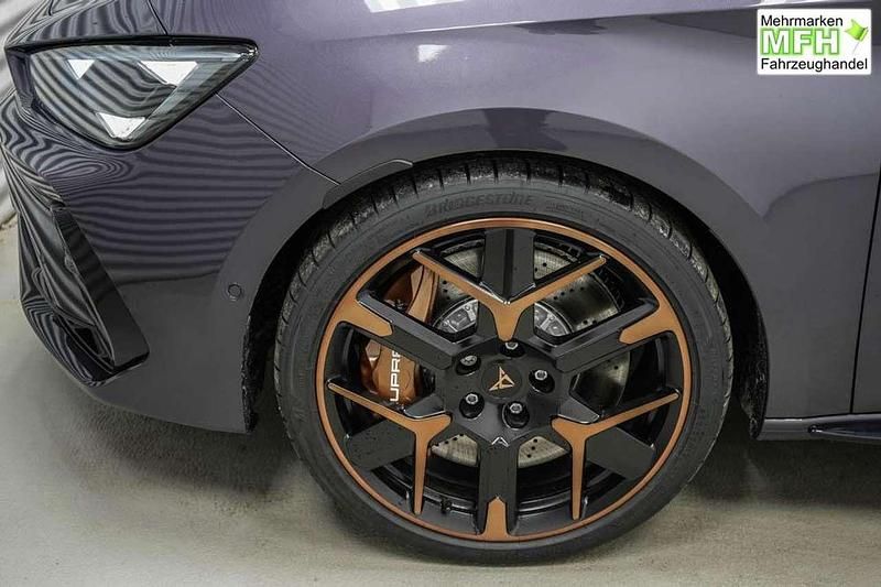 Neu Cupra Leon VZ 333 PS (244 kW) 2025 Dark void metallic (q5) Kombi