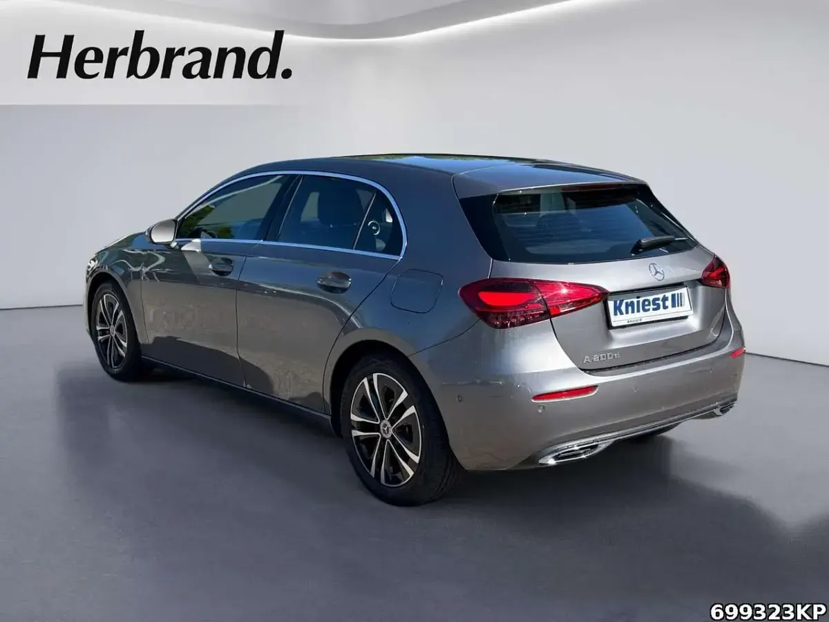 Gebraucht Mercedes A200 Progressive 150 PS (110 kW) 2025 Metalliclack mountaingrau Limousine
