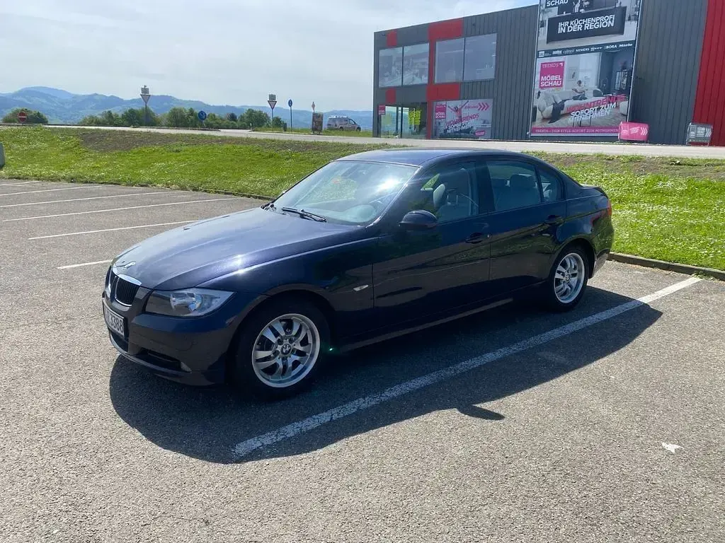 Second-hand BMW 320 150 CP (110 kW) 2004 Albastru Berlinǎ