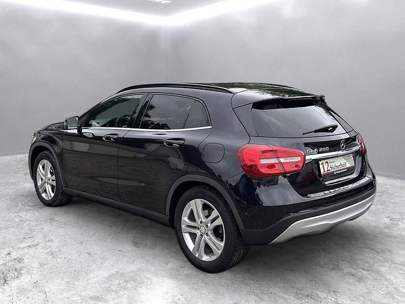 Gebraucht Mercedes GLA200 156 PS (114 kW) 2015 Violet SUV