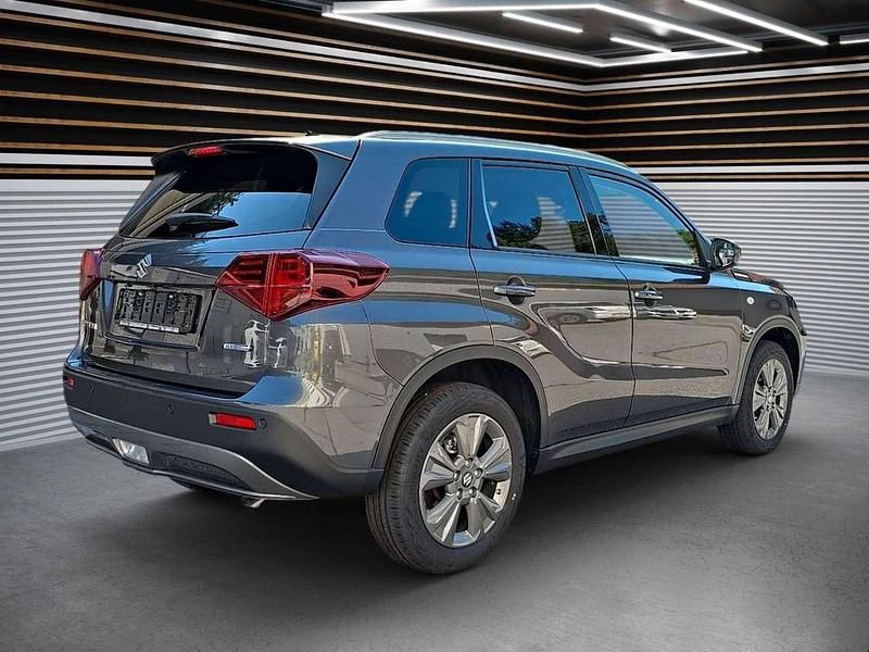 Neu Suzuki Vitara Comfort 109 PS (80 kW) 2025 Silber SUV