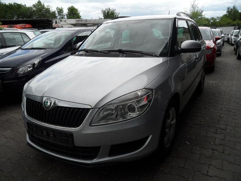 Silber Gebraucht 2013 Skoda Fabia Ambition Kombi | 2.299 € (Guter Preis) - Bild 1/4