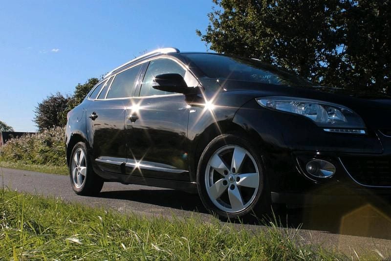 Schwarz Gebraucht 2013 Renault Mégane III Bose Edition Kombi | 5.200 € (Etwas zu teuer) - Bild 1/4