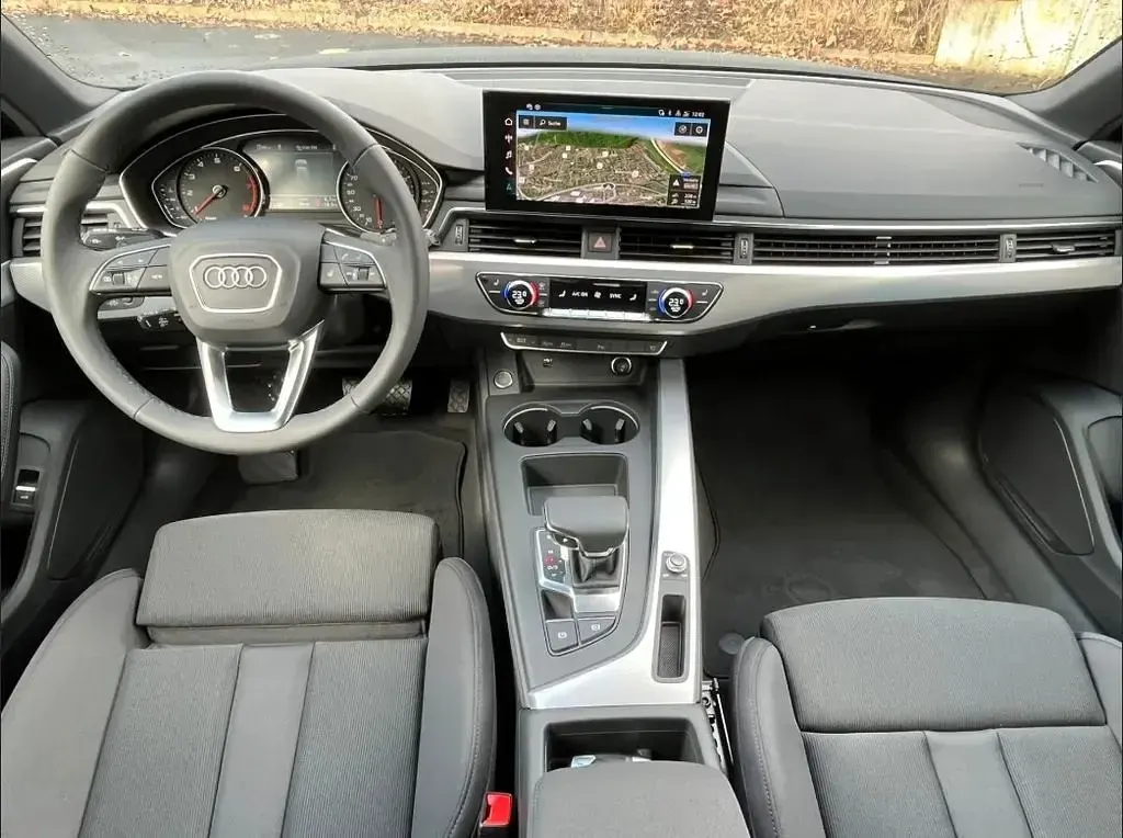 Second-hand Audi A4 Sport 204 CP (150 kW) 2023 Negru Break