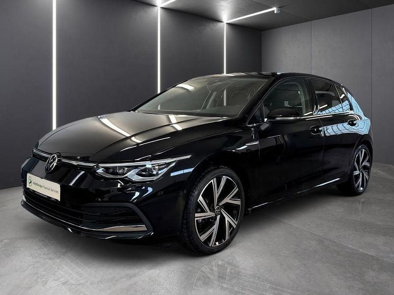 Deep black perleffekt Gebraucht 2022 VW Golf VIII Style Limousine | 25.990 € (Fairer Preis) - Bild 1/4