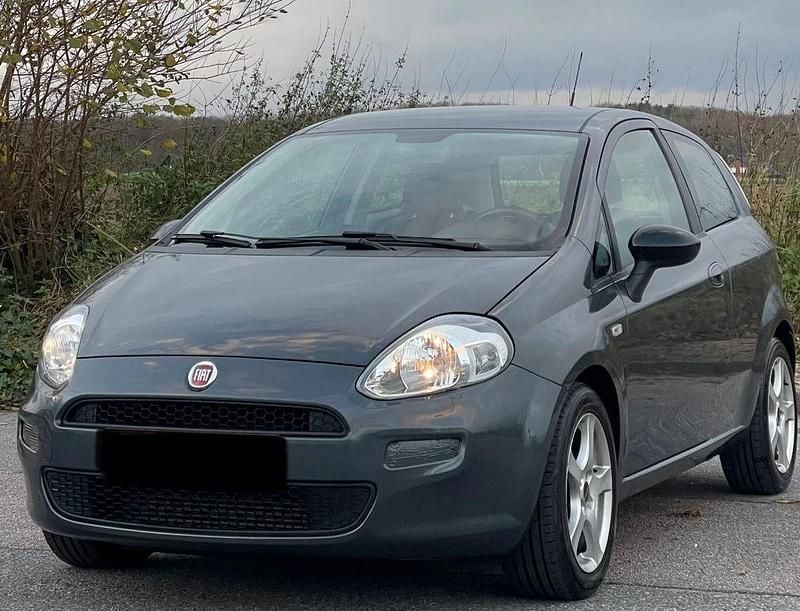 Grau Gebraucht 2013 Fiat Punto Kleinwagen | 3.999 € (Fairer Preis) - Bild 1/4