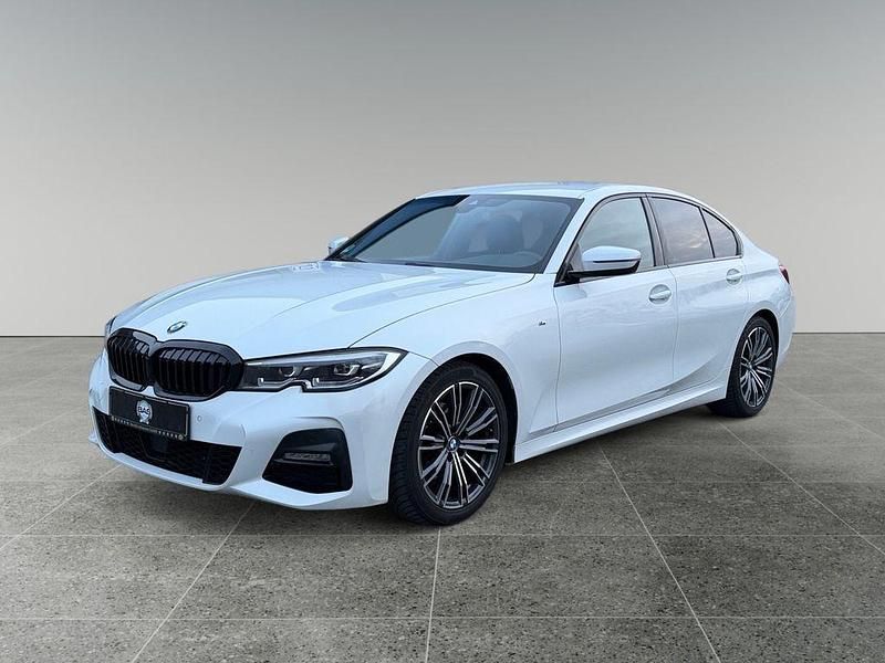 Weiß Gebraucht 2019 BMW 320 M Sport Limousine | 24.999 € (Fairer Preis) - Bild 1/4