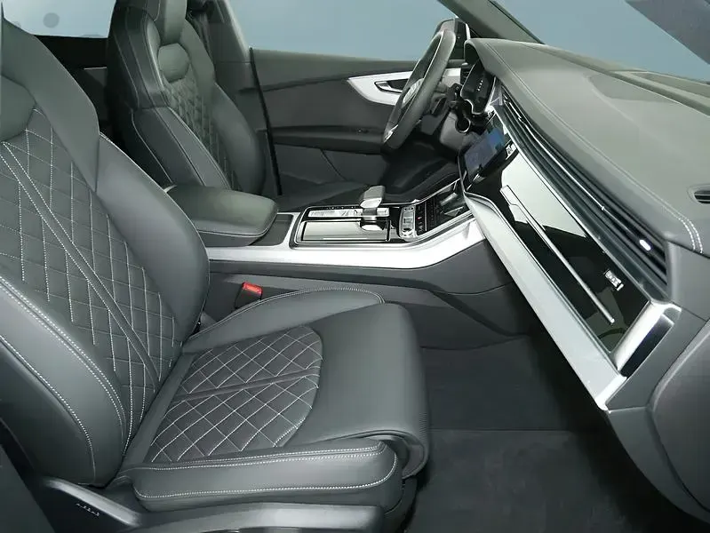 Gebraucht Audi Q8 286 PS (210 kW) 2025 Schwarz SUV