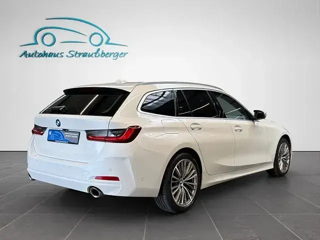 Używany BMW 320 Shadowline 190 KM (139 kW) 2023 Biały Kombi