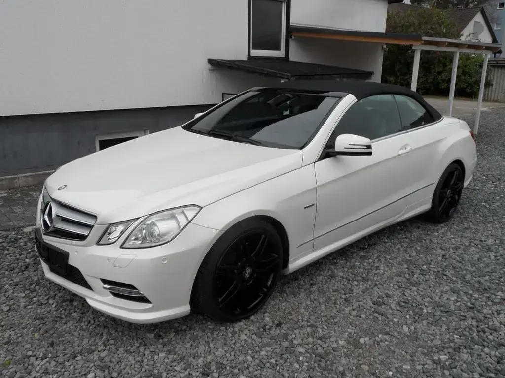Gebraucht Mercedes E350 AMG 306 PS (225 kW) 2011 Weiß Cabrio