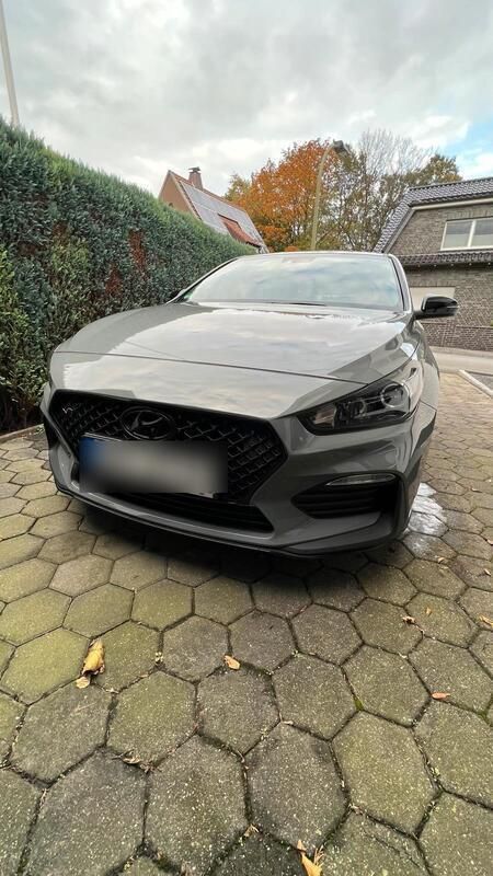 Grau Gebraucht 2020 Hyundai i30 N Line Limousine | 17.000 € (Fairer Preis) - Bild 1/4