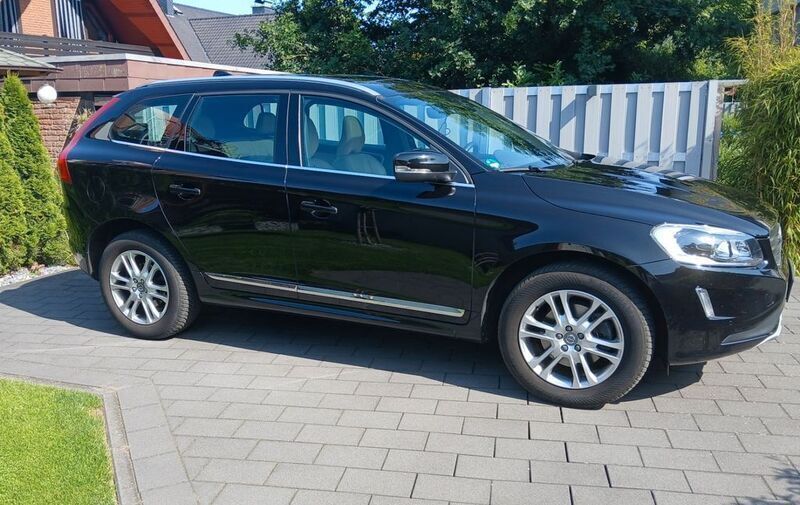 Schwarz Gebraucht 2015 Volvo XC60 Summum SUV | 18.900 € (Fairer Preis) - Bild 1/4