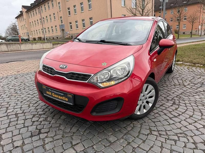 Gebraucht Kia Rio Edition 7 86 PS (63 kW) 2013 Rot Kleinwagen