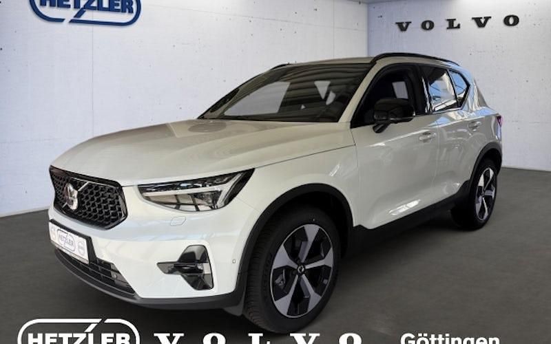 Neu Volvo XC40 Plus 163 PS (119 kW) 2025 Weiß SUV