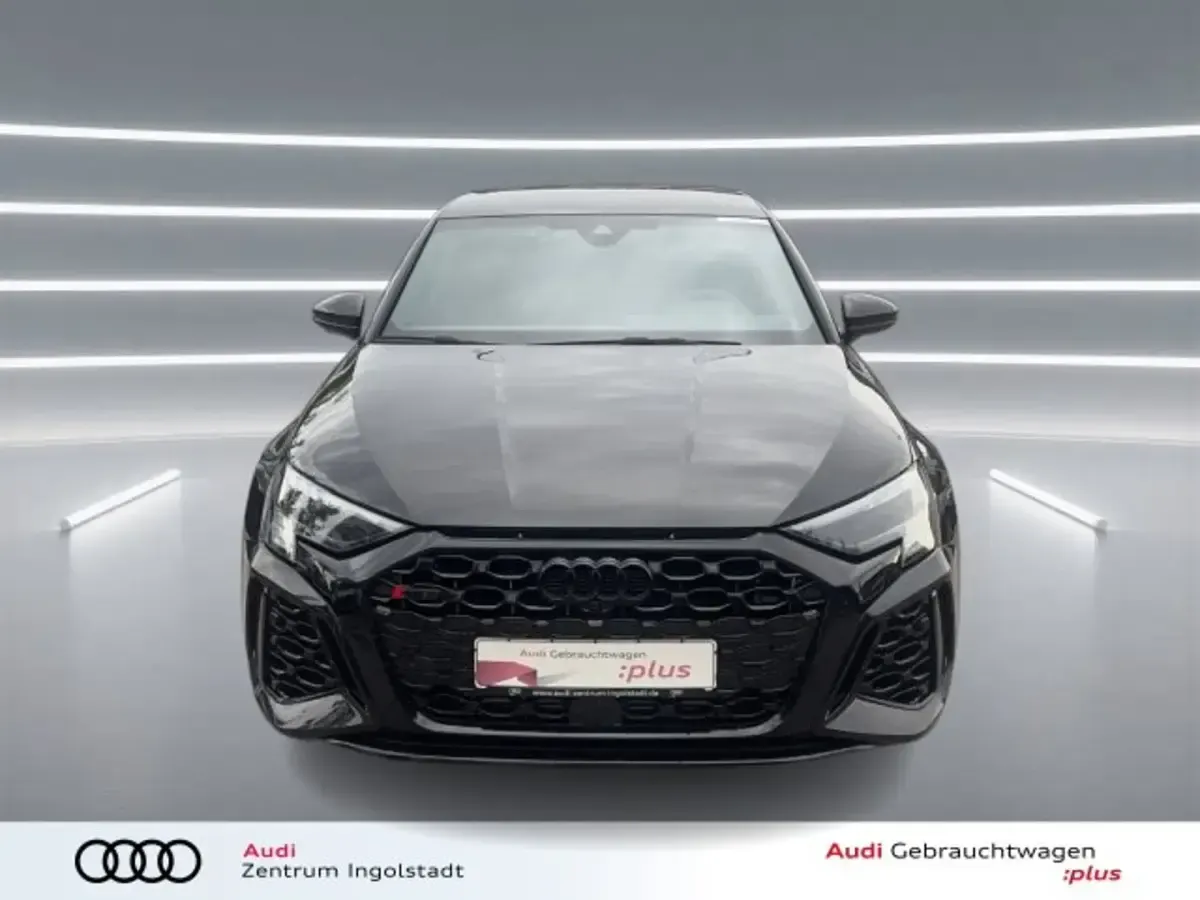 Gebraucht Audi RS3 Sportback Ambiente 400 PS (294 kW) 2023 Mythosschwarz metallic Kleinwagen