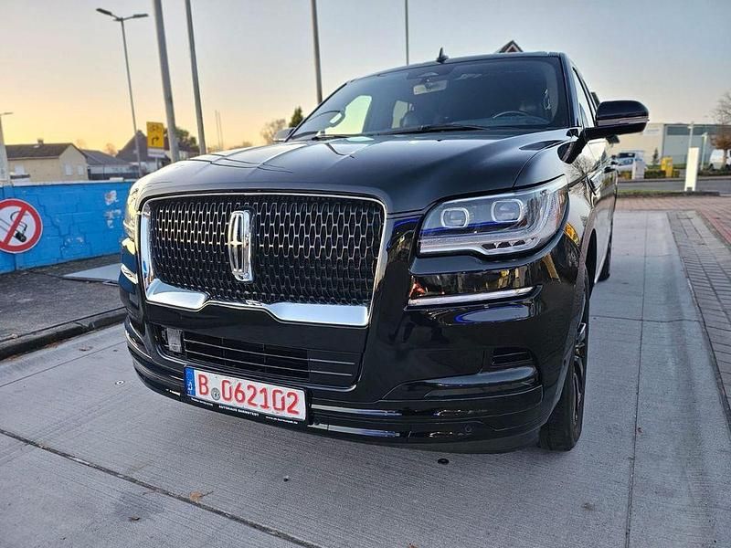 Schwarz Gebraucht 2022 Lincoln Navigator SUV | 44.998 € - Bild 1/4