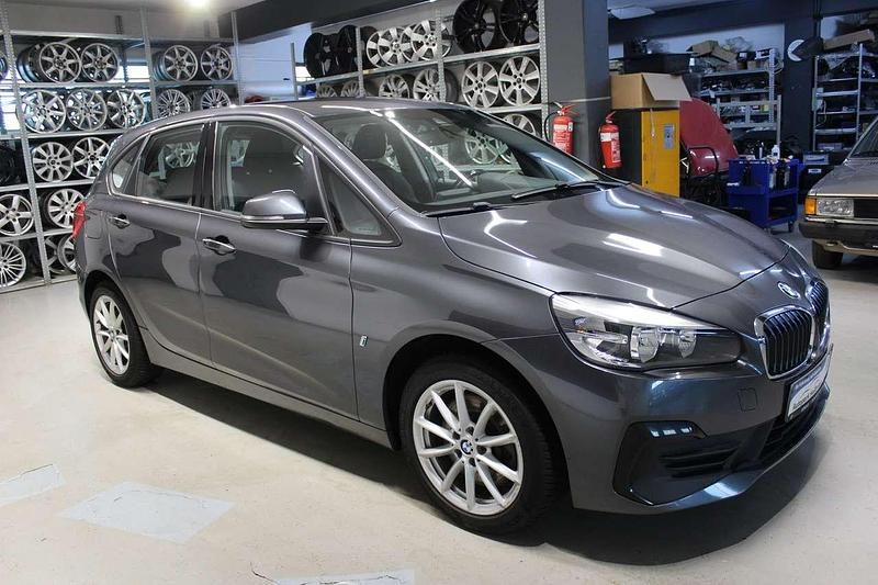 Gebraucht BMW 225 iPerformance 136 PS (100 kW) 2019 Mineralgrau metallic Van / Kleinbus