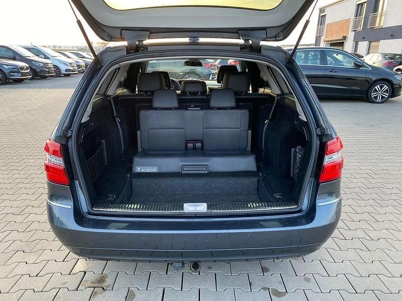 Gebraucht Mercedes E220 Avantgarde 170 PS (125 kW) 2010 Grau Kombi