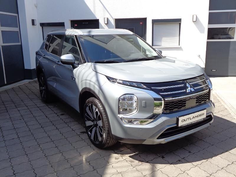 Grau Neu 2025 Mitsubishi Outlander P-HEV Edition SUV | 47.990 € (Superpreis) - Bild 1/4