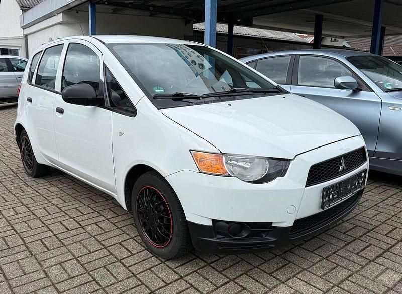 Gebraucht Mitsubishi Colt Inform 75 PS (55 kW) 2013 Weiß Limousine