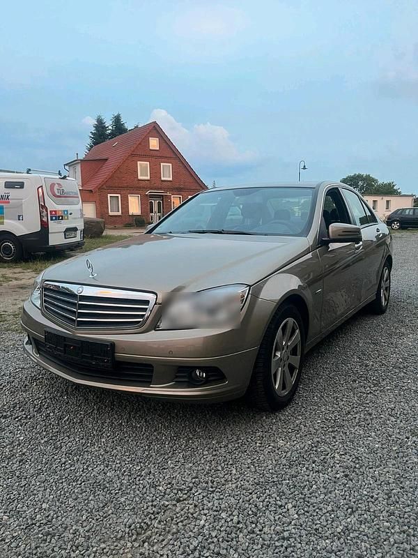 Braun Gebraucht 2010 Mercedes C180 Limousine | 8.300 € - Bild 1/4