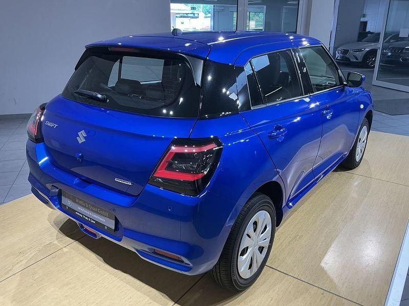 Neu Suzuki Swift Club 83 PS (61 kW) 2025 Blau Kleinwagen