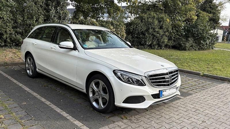 Weiß Gebraucht 2015 Mercedes C220 Exclusive Limousine | 15.190 € (Fairer Preis) - Bild 1/4