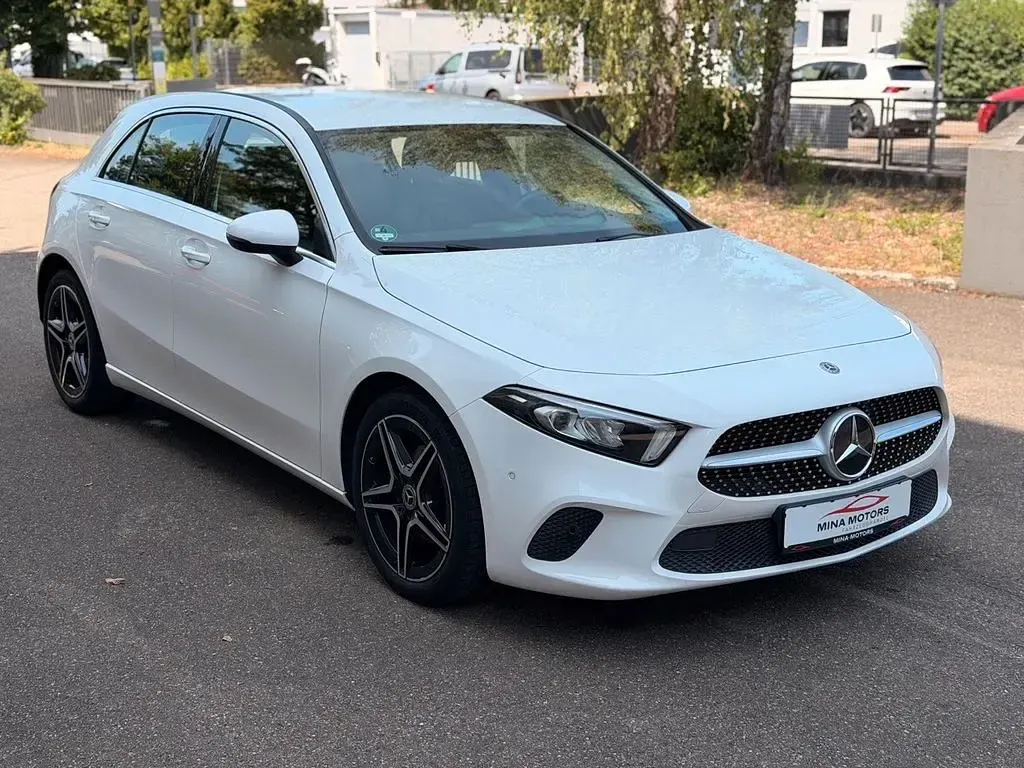 Gebraucht Mercedes A180 136 PS (100 kW) 2019 Weiß Limousine
