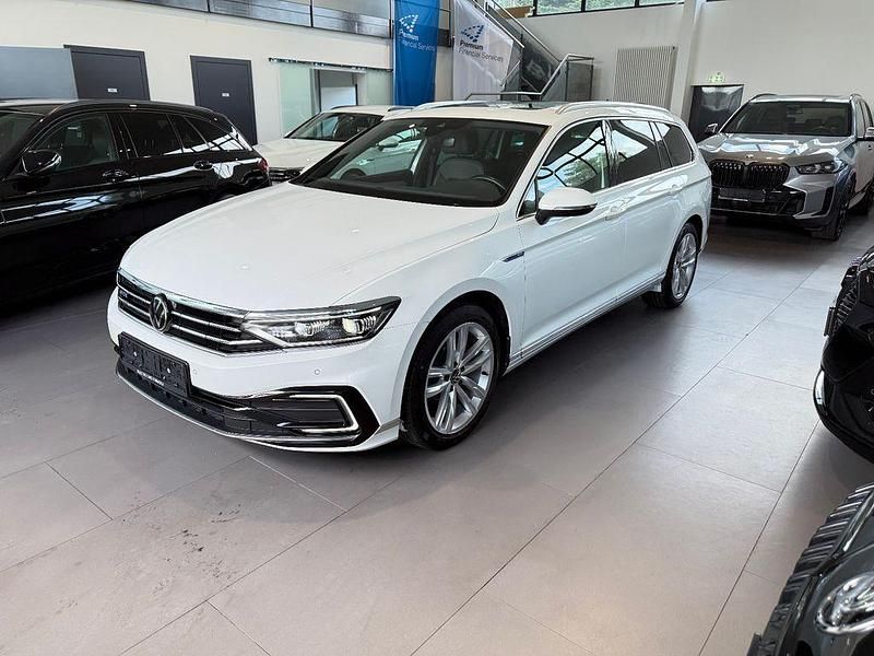 Weiß Gebraucht 2021 VW Passat GTE Limousine | 22.450 € (Fairer Preis) - Bild 1/4