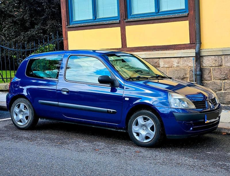 Blau Gebraucht 2007 Renault Clio II Kleinwagen | 1.450 € (Guter Preis) - Bild 1/4