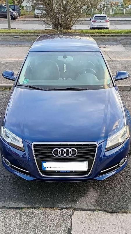 Blau Gebraucht 2011 Audi A3 Attraction Limousine | 8.800 € (Teuer) - Bild 1/4
