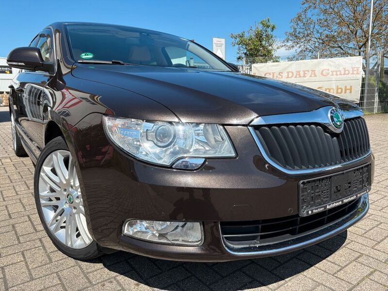 Braun Gebraucht 2012 Skoda Superb Elegance Limousine | 8.999 € (Etwas zu teuer) - Bild 1/4