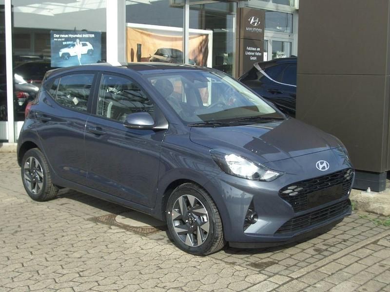 Grau Neu 2025 Hyundai i10 Trend Kleinwagen | 19.290 € (Fairer Preis) - Bild 1/4