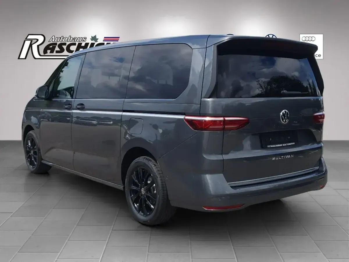 Gebraucht VW Multivan Style 150 PS (110 kW) 2024 Indiumgrau Van / Kleinbus