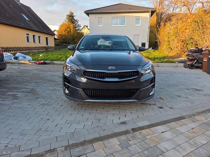 Grau Gebraucht 2020 Kia XCeed Vision SUV | 15.500 € (Guter Preis) - Bild 1/4