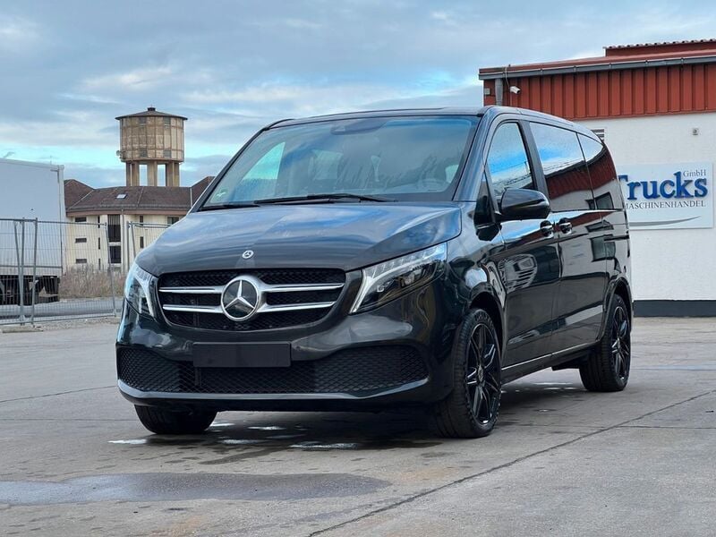 Schwarz Gebraucht 2024 Mercedes V300 AMG Van / Kleinbus | 69.900 € (Superpreis) - Bild 1/4