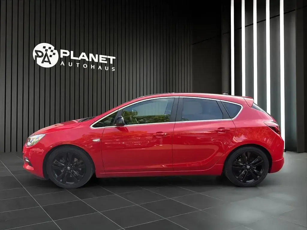 Używany Opel Astra 194 KM (142 kW) 2014 Czerwony Sedan/Limuzyna